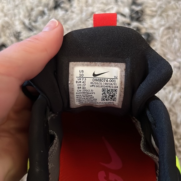 Nike shoes, only worn twice! - Picture 4 of 4